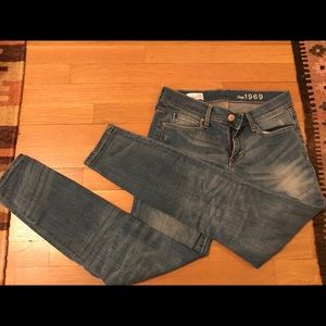 Gap Light Wash Skinny Legging Jean